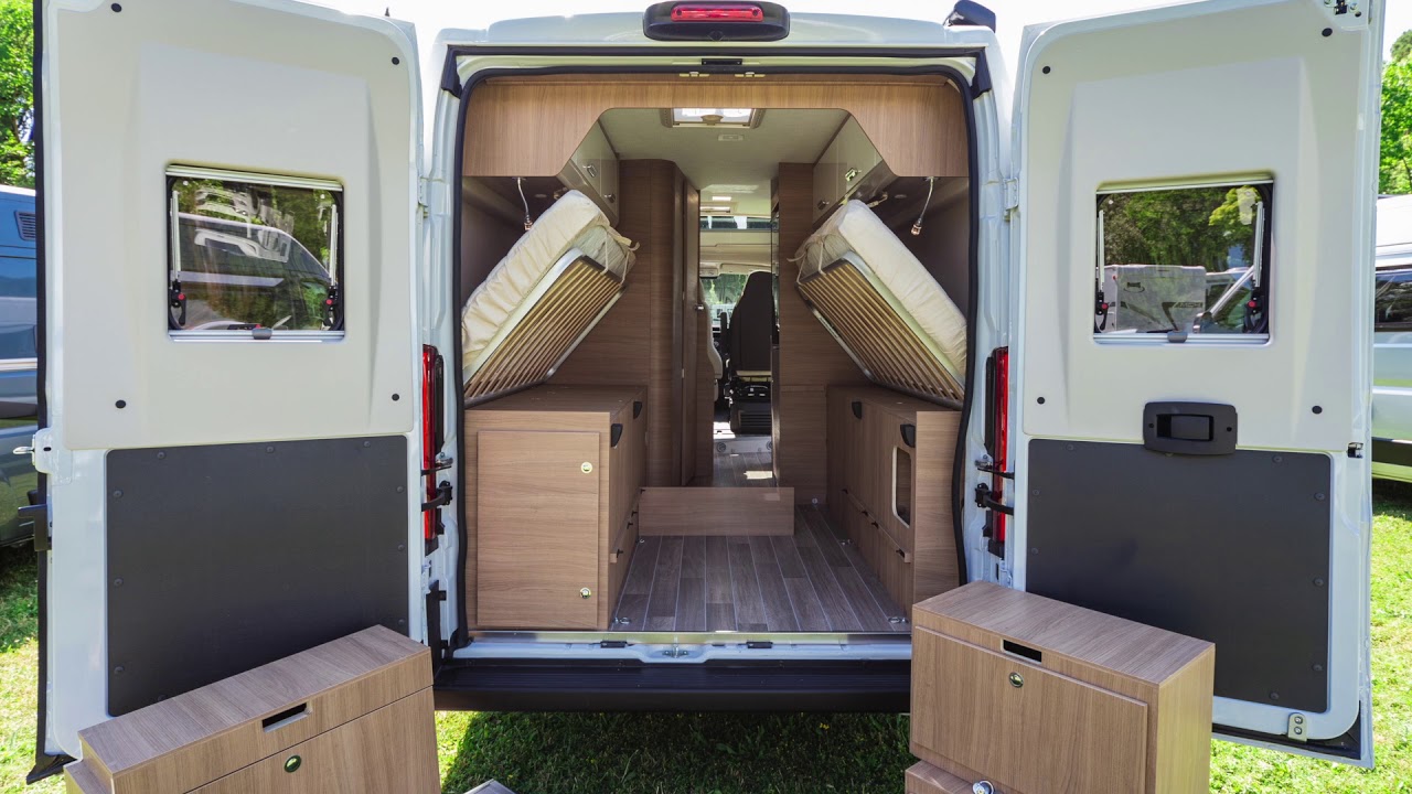 McLouis, camper van Menfys