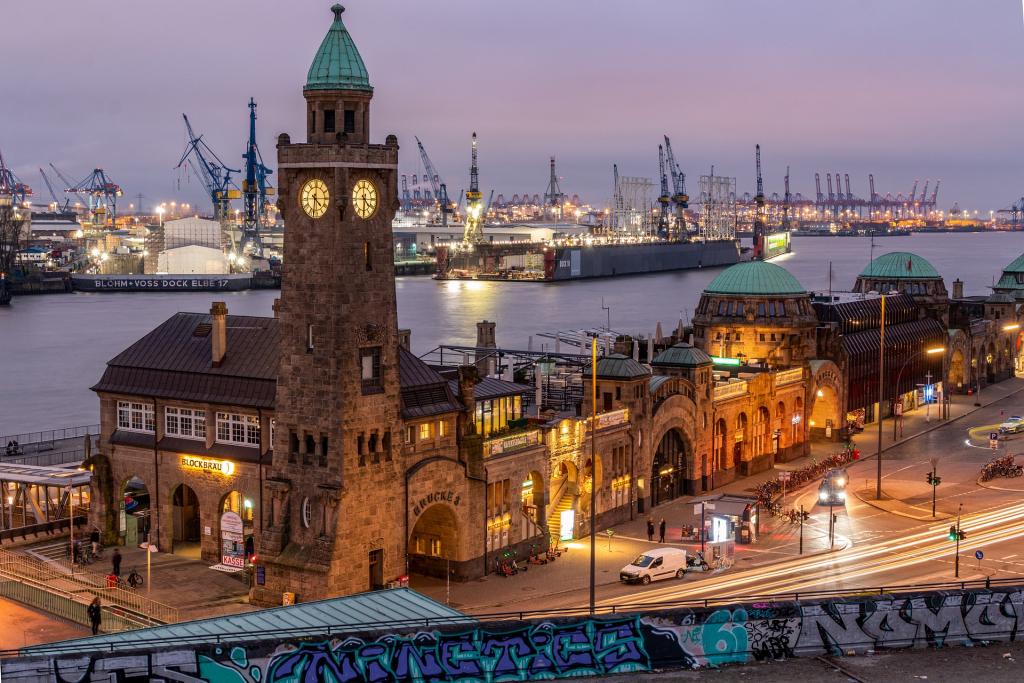 Hamburger Hafen am Abend