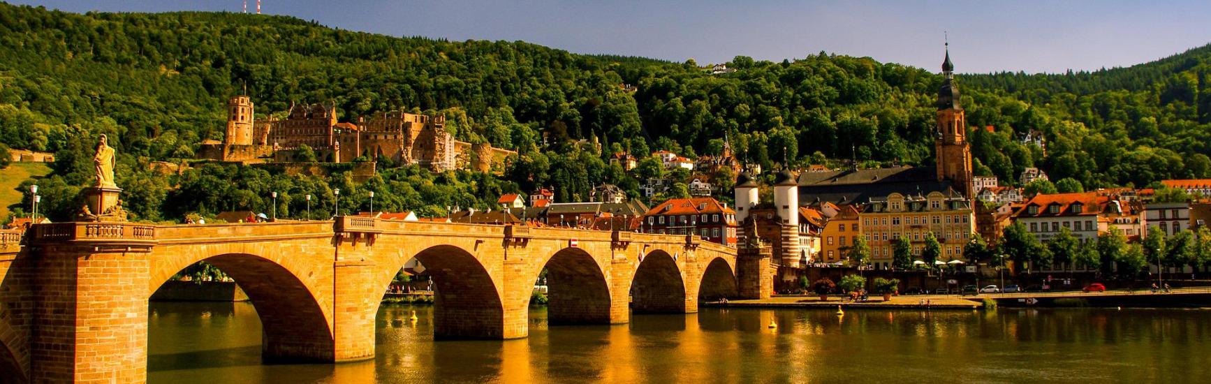 Brücke in Heidelberg in der Abenddämmerung