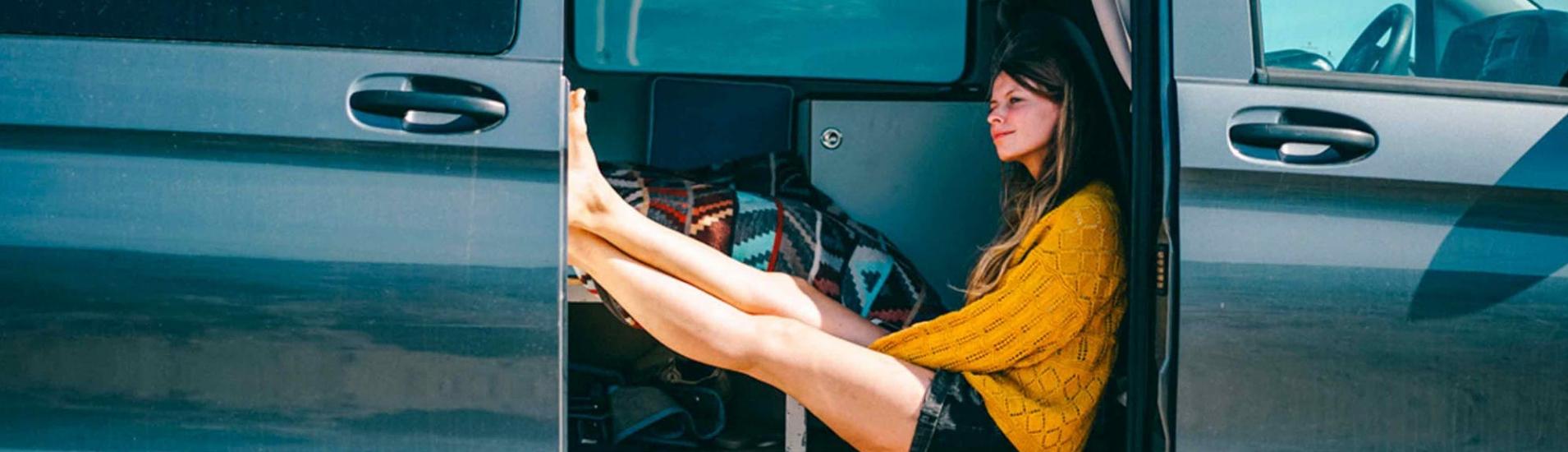 Indie Campers Van mit offener Seitentür
