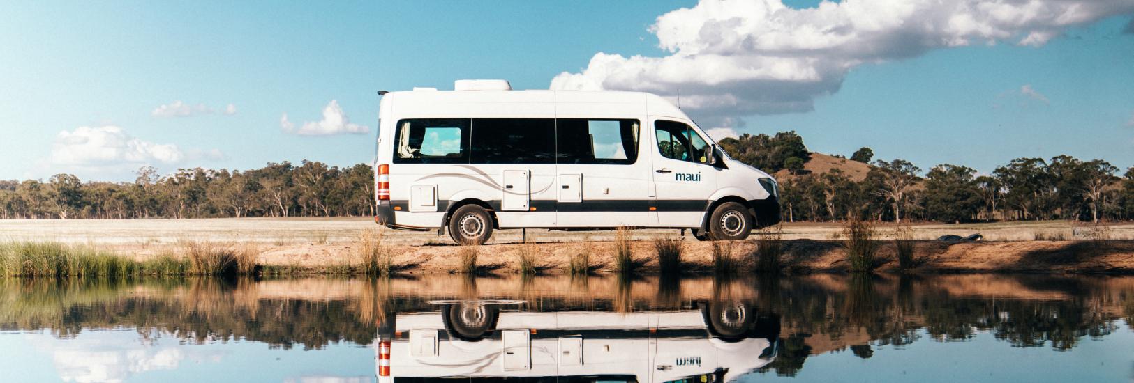 Maui Wohnmobil, Spiegelung in einem See