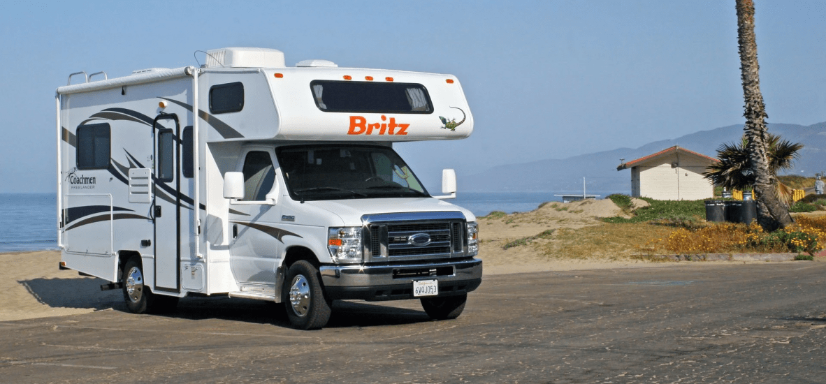 Britz Motorhome parkend an einem einem See in den USA