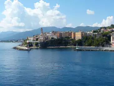 Bastia Frankreich, Blick Auf Die Küste Vom Meer